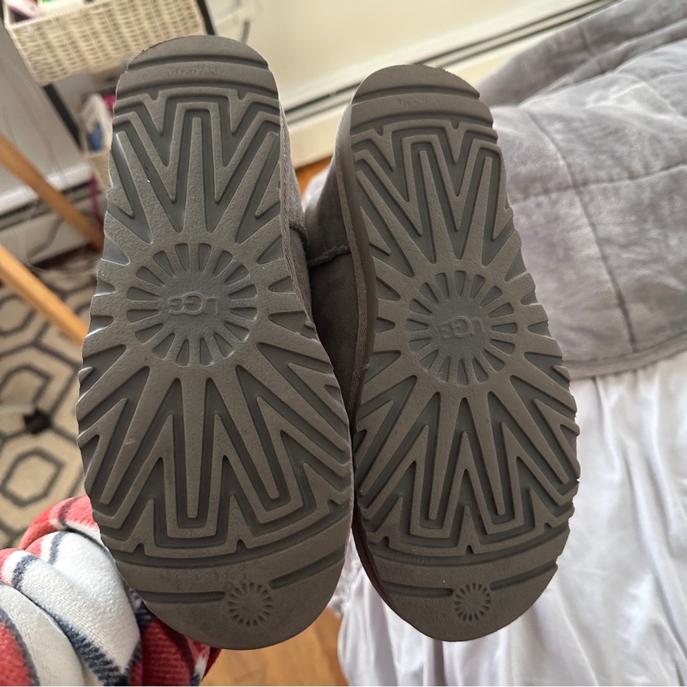 Ugg Mini Classic Logo Boot - Picture 4 of 5